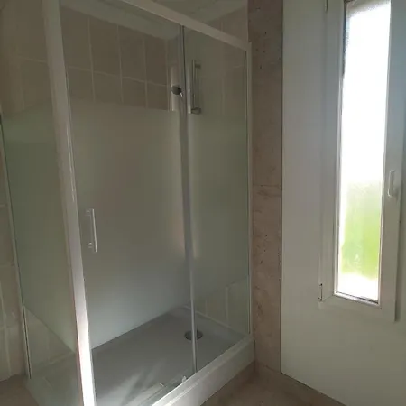 L'atelier, Dépendance à La Campagne