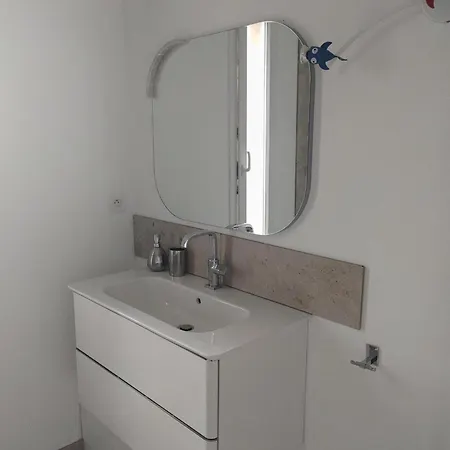 L'atelier, Dépendance à La Campagne *